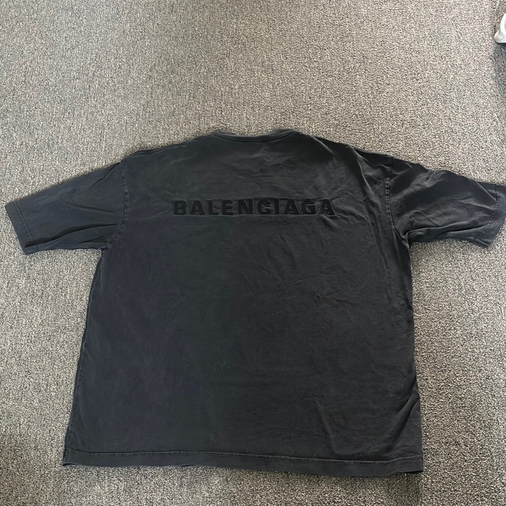Balenciaga Black Short Sleeve Tee
Excellent condititon 
Size M
